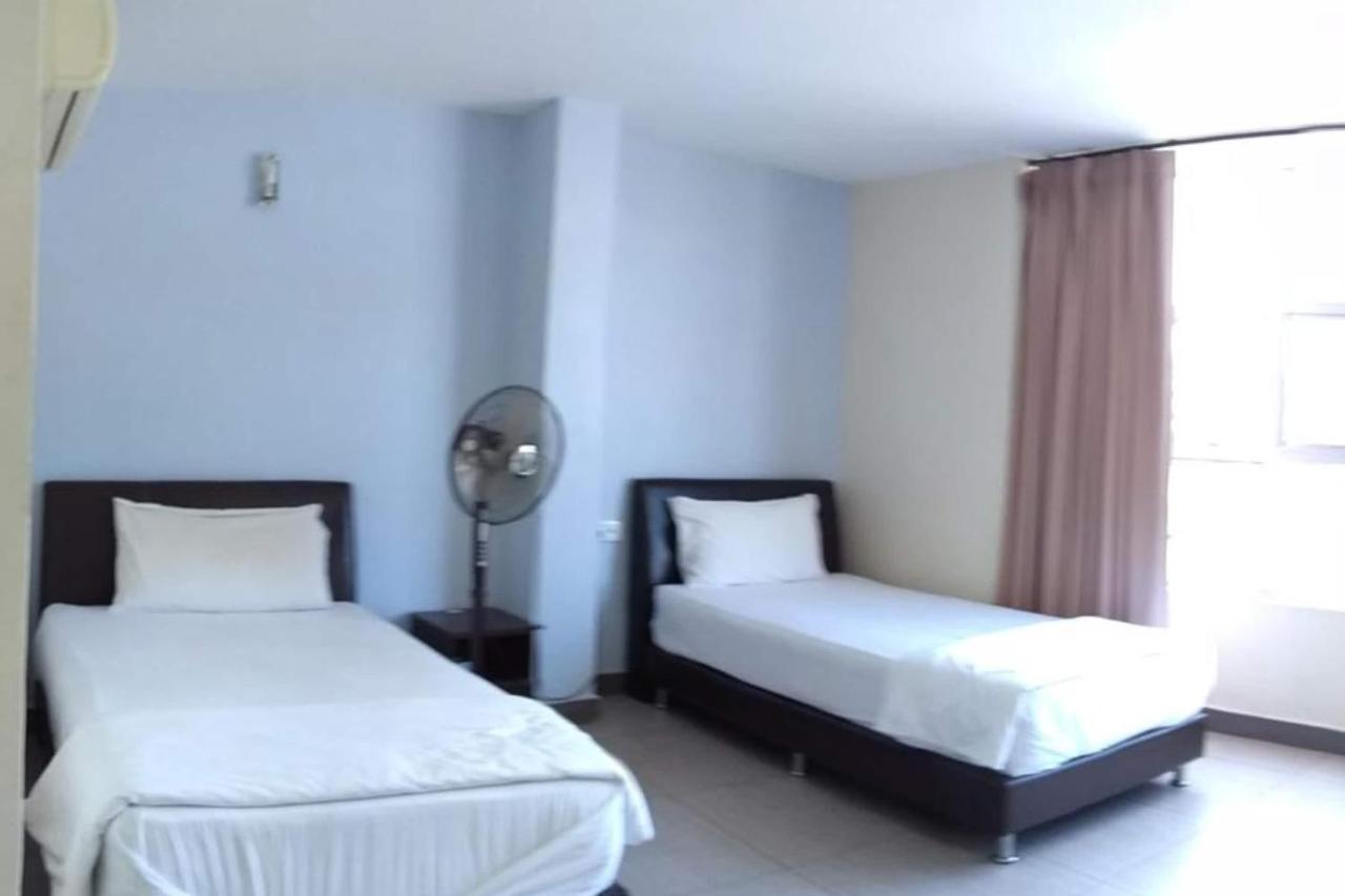 Oyo 90021 Star View Hotel Kampong Batu Tiga Екстер'єр фото