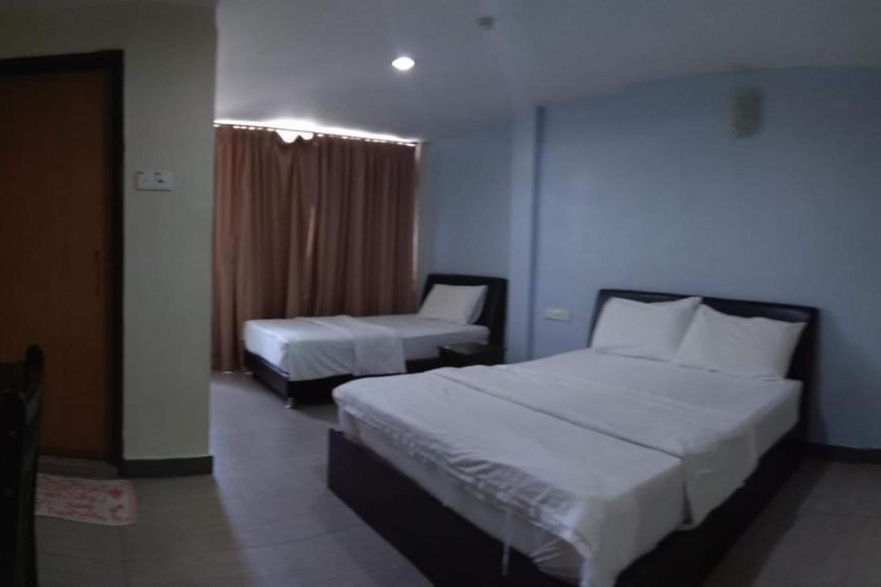 Oyo 90021 Star View Hotel Kampong Batu Tiga Екстер'єр фото