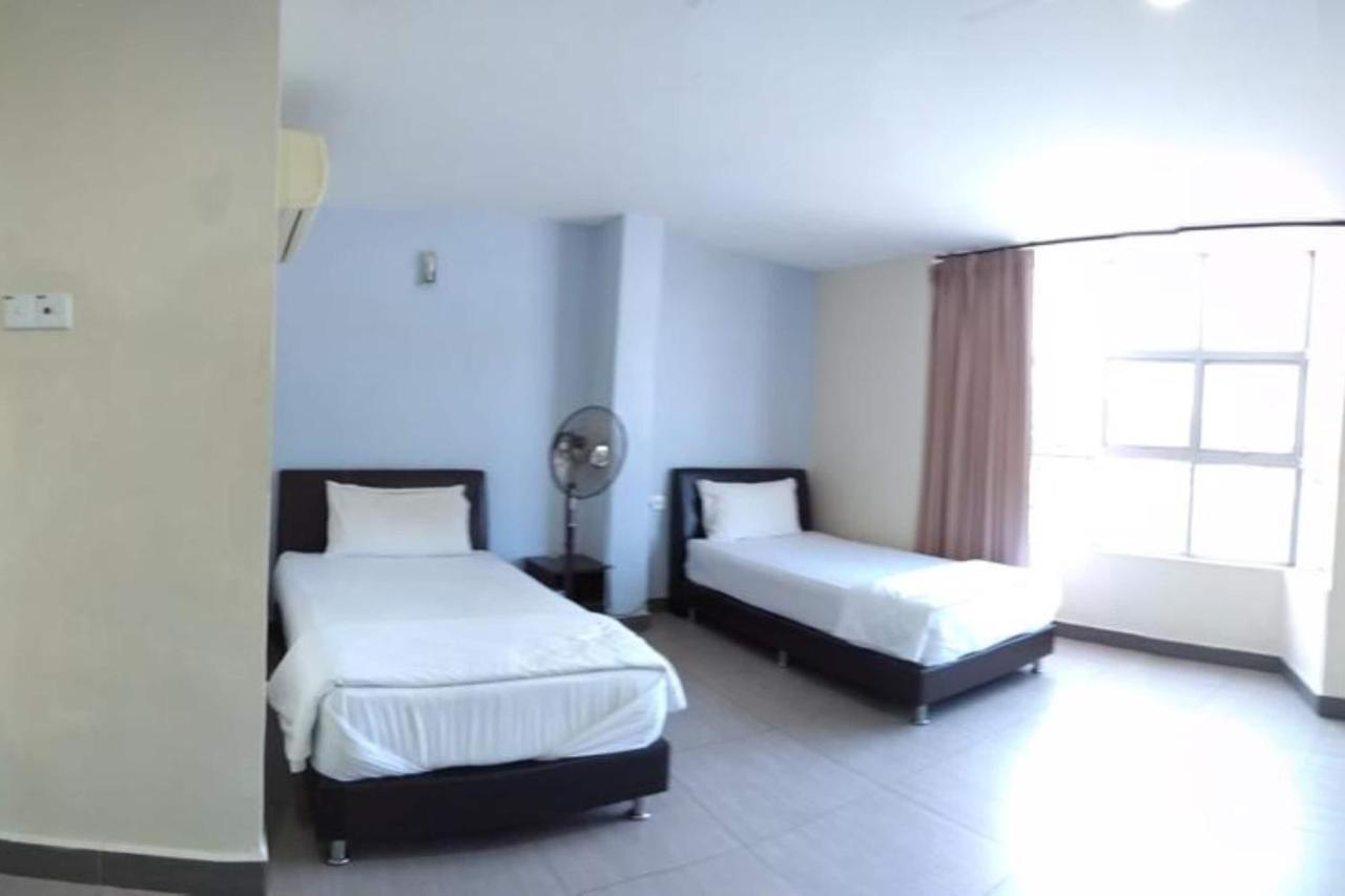 Oyo 90021 Star View Hotel Kampong Batu Tiga Екстер'єр фото