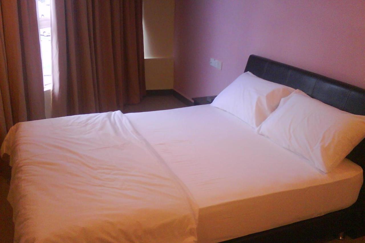 Oyo 90021 Star View Hotel Kampong Batu Tiga Екстер'єр фото